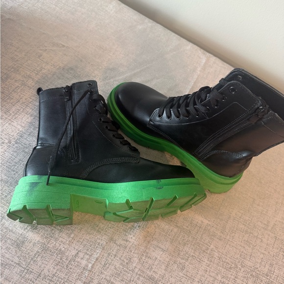 Black Boots with Green Soles - Picture 4 of 9